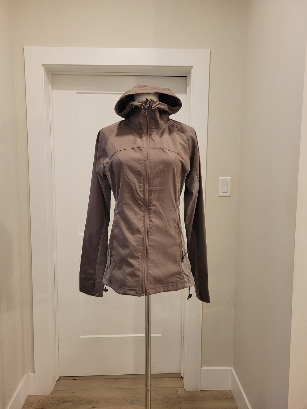 Avalanche Women's Hooded Lighweight Jacket - Taupe Brown, Size M